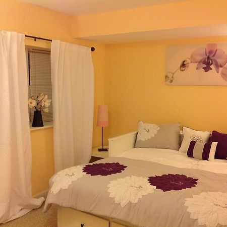 Mojoy Homesuites At Runyon นูวาร์ก ภายนอก รูปภาพ