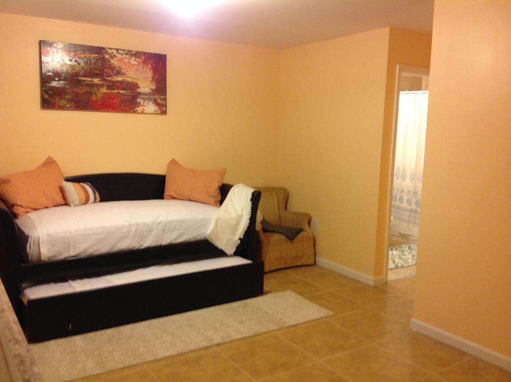Mojoy Homesuites At Runyon นูวาร์ก ภายนอก รูปภาพ